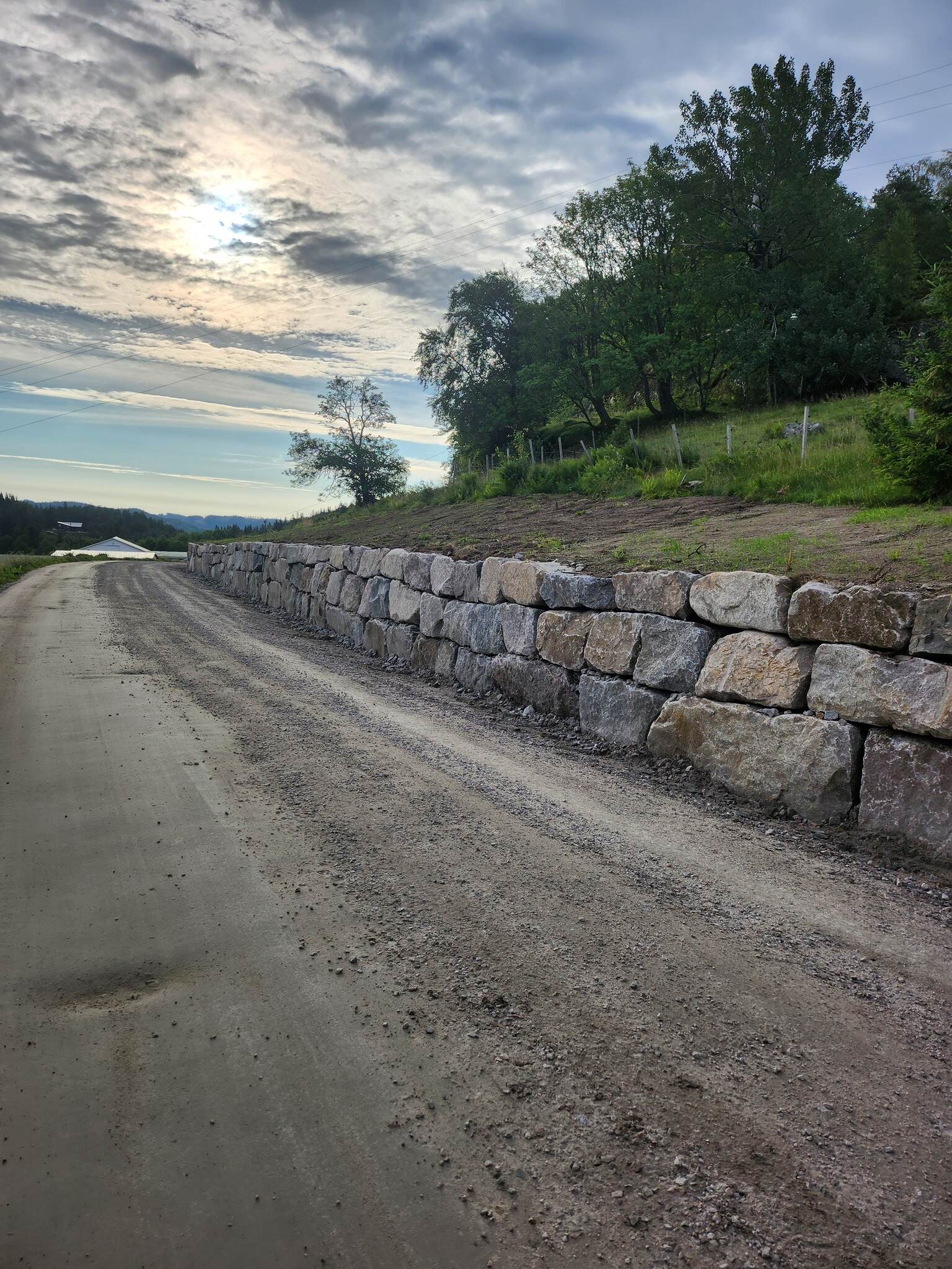 Omtrent 200 meter med ferdig oppført mur